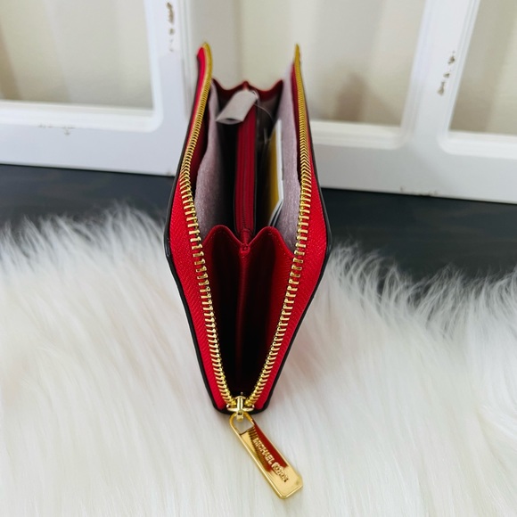 Michael Kors Jet Set Travel Large Three Quarter Zip Wallet - Picture 8 of 14